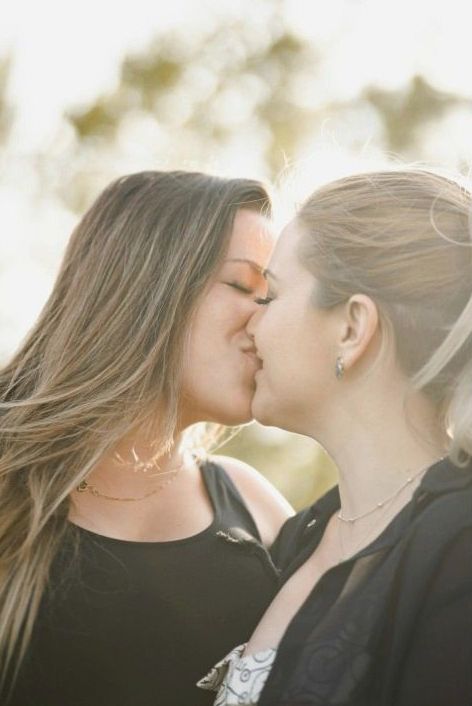 Couple rencontrant des prestataires